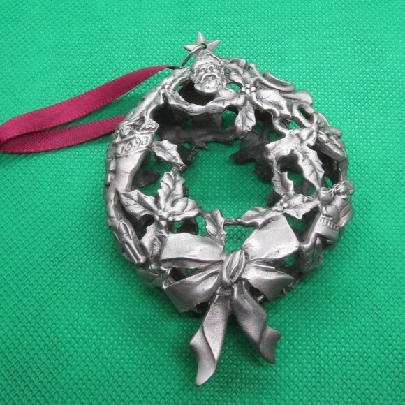 1993 Hallmark Pewter Ornament 20th Anniversary - Picture 3 of 3